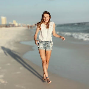 Meet your Posher, Abi